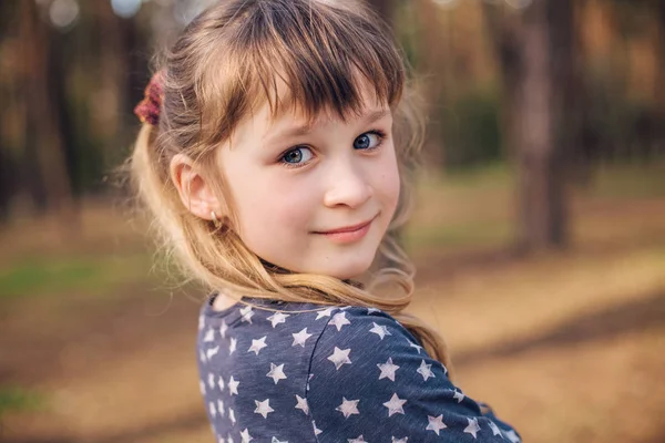 Portrait Beautiful Little Girl Nature — Stock Photo, Image