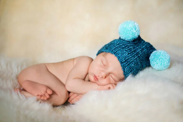 Niño Recién Nacido Duerme Sombrero — Foto de Stock