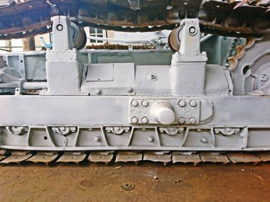 Traktörün buldozer eski kesiminde