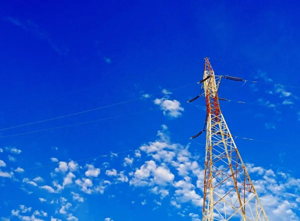 Nagyfeszültségű Villamos Távvezeték Blue Sky Cloud Háttérrel — Stock Fotó