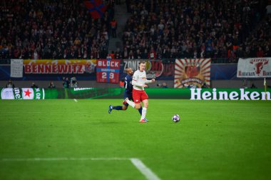 Leipzig, Almanya - 20 Mart 2020: Leipzig-Tottenham maçında Lukas Klostermann 