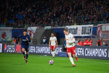 Leipzig, Almanya - 20 Mart 2020: Leipzig-Tottenham maçında Lukas Klostermann 