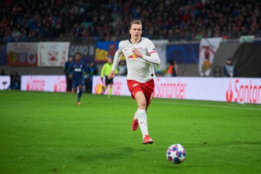 Leipzig, Almanya - 20 Mart 2020: Leipzig-Tottenham maçında Lukas Klostermann 
