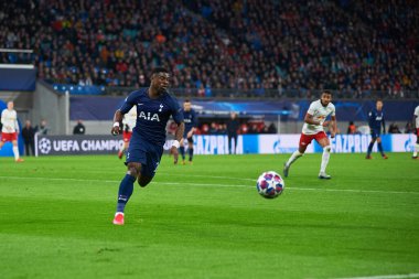 Leipzig, Almanya - 20 Mart 2020: Leipzig-Tottenham maçında Serge Aurie 