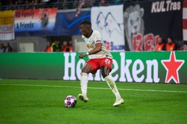 Leipzig, Almanya - 20 Mart 2020: Leipzig-Tottenham maçında Nordi Mukiele 
