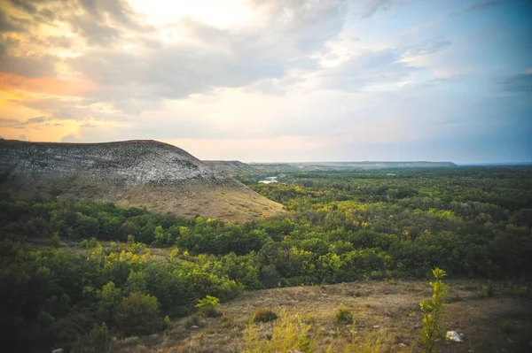 Donbass 'ta tebeşir bozkırında güzel bir gün batımı