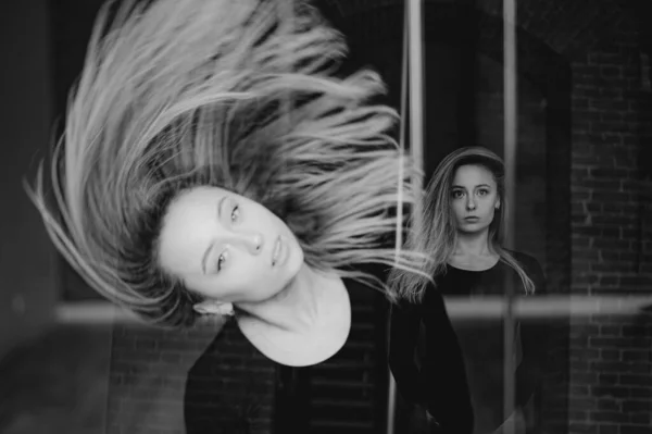 Dupla Exposição Retrato Mulher Roupa Dança Preta — Fotografia de Stock