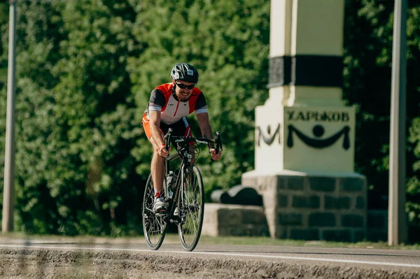 Kharkiv Ucrânia Agosto 2019 Competição Ciclismo Triatleta Equitação Alta Velocidade — Fotografia de Stock