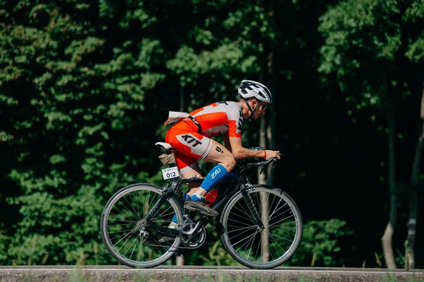 Kharkiv Ucrânia Agosto 2019 Competição Ciclismo Triatleta Equitação Alta Velocidade — Fotografia de Stock