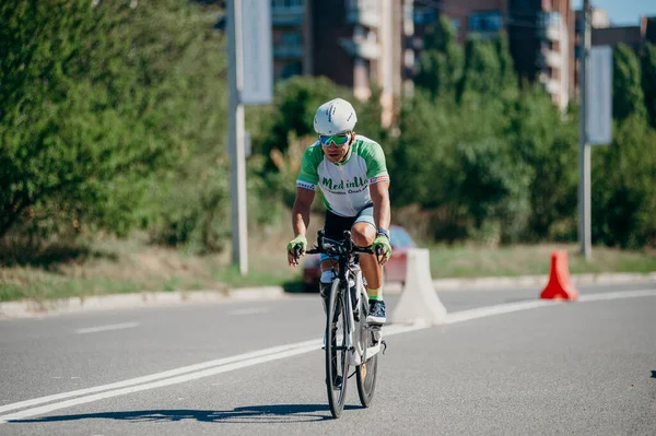 哈尔科夫 乌克兰 2019年8月11日 自行车比赛 三项全能比赛在阳光明媚的日子里高速赛车手 — 图库照片