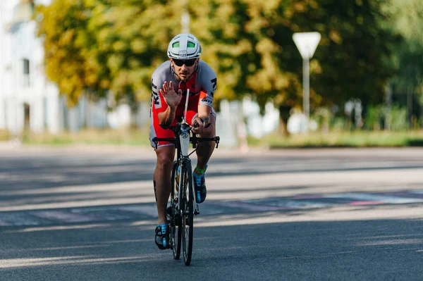 Kharkiv Ucrânia Agosto 2019 Triathlon Triatlo Ciclista Ciclismo Bicicleta Estrada — Fotografia de Stock