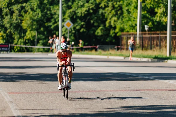 Charkov Ukrajina Srpna 2019 Triatlon Triatlon Cyklistika Muž Silničním Kole — Stock fotografie