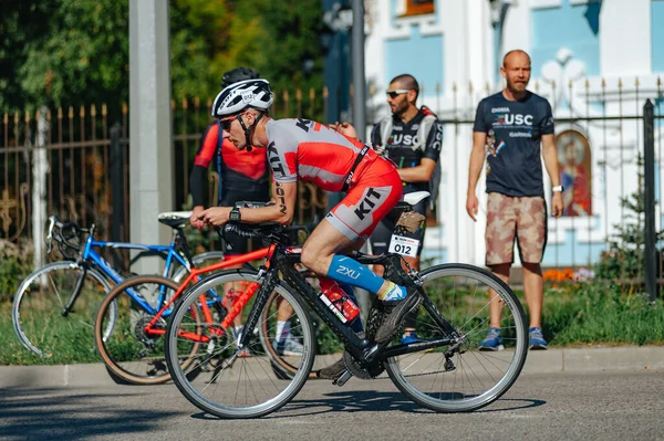 Kharkiv Ucrânia Agosto 2019 Triathlon Triatlo Ciclista Ciclismo Bicicleta Estrada — Fotografia de Stock