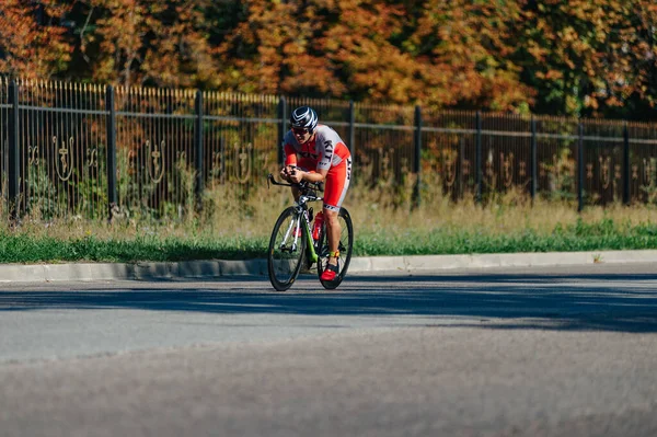 Kharkiv Ukraine August 2019 Triathlon Triathlon Cykling Mand Cykling Vej - Stock-foto