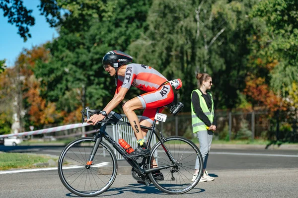 Charkov Ukrajina Srpna 2019 Triatlon Triatlon Cyklistika Muž Silničním Kole — Stock fotografie