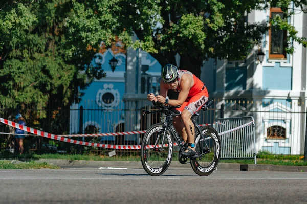 Kharkiv Ucrânia Agosto 2019 Triathlon Triatlo Ciclista Ciclismo Bicicleta Estrada — Fotografia de Stock
