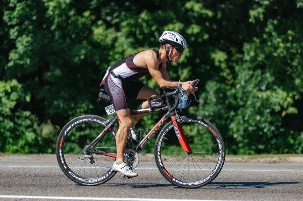 Kharkiv Oekraïne Augustus 2019 Triatlon Triathlon Fietsers Die Met Topsnelheid — Stockfoto