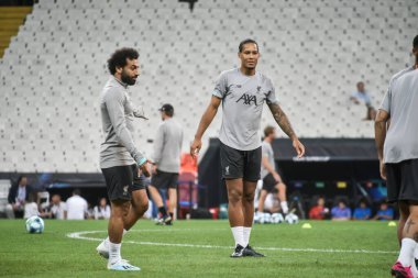 İstanbul, Türkiye - 13 Ağustos 2019: Liverpool FC forveti Muhammed Salah, UEFA Süper Kupası öncesinde maç öncesi antrenmanda sahada..