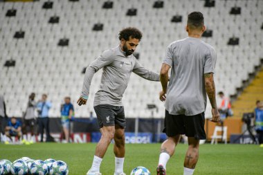 İstanbul, Türkiye - 13 Ağustos 2019: Liverpool FC forveti Muhammed Salah, UEFA Süper Kupası öncesinde maç öncesi antrenmanda sahada..
