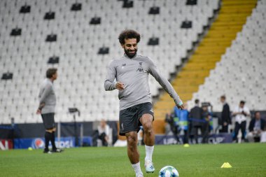 İstanbul, Türkiye - 13 Ağustos 2019: Liverpool FC forveti Muhammed Salah, UEFA Süper Kupası öncesinde maç öncesi antrenmanda sahada..