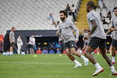 İstanbul, Türkiye - 13 Ağustos 2019: Liverpool FC forveti Muhammed Salah, UEFA Süper Kupası öncesinde maç öncesi antrenmanda sahada..