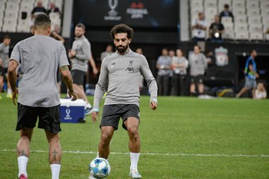 İstanbul, Türkiye - 13 Ağustos 2019: Liverpool FC forveti Muhammed Salah, UEFA Süper Kupası öncesinde maç öncesi antrenmanda sahada..