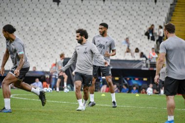 İstanbul, Türkiye - 13 Ağustos 2019: Liverpool FC forveti Muhammed Salah, UEFA Süper Kupası öncesinde maç öncesi antrenmanda sahada..