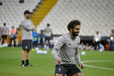 İstanbul, Türkiye - 13 Ağustos 2019: Liverpool FC forveti Muhammed Salah, UEFA Süper Kupası öncesinde maç öncesi antrenmanda sahada..