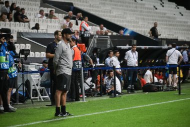İstanbul, Türkiye - 13 Ağustos 2019: Liverpool FC teknik direktörü Jurgen Klopp UEFA Süper Kupası öncesinde maç öncesi antrenmanında sahada.