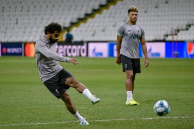 İstanbul, Türkiye - 13 Ağustos 2019: Liverpool FC forveti Muhammed Salah, UEFA Süper Kupası öncesinde maç öncesi antrenmanda sahada..