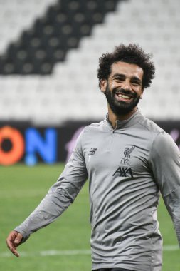 İstanbul, Türkiye - 13 Ağustos 2019: Liverpool FC forveti Muhammed Salah, UEFA Süper Kupası öncesinde maç öncesi antrenmanda sahada..