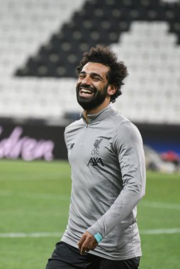 İstanbul, Türkiye - 13 Ağustos 2019: Liverpool FC forveti Muhammed Salah, UEFA Süper Kupası öncesinde maç öncesi antrenmanda sahada..