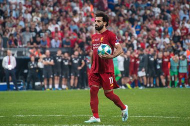 İstanbul, Türkiye - 14 Ağustos 2019: Liverpool FC 'nin forveti Muhammed Salah, UEFA Süper Kupası' nda Chelsea FC 'de belirleyici penaltı verilmeden önce