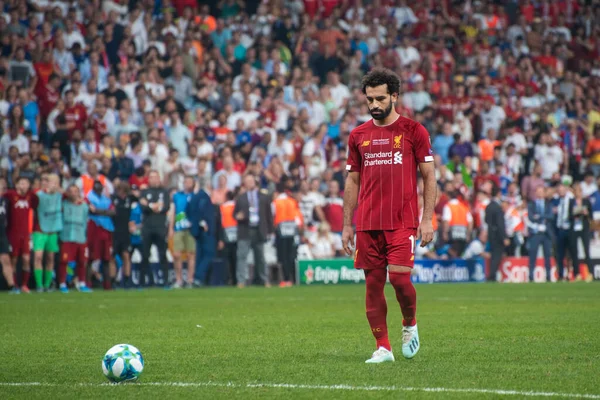 イスタンブール トルコ 8月14 2019 Mohamed Salah リバプールFcの前に UefaスーパーカップでチェルシーFcの試合で決定的なペナルティを受ける前に — ストック写真