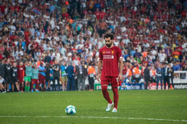 イスタンブール トルコ 8月14 2019 Mohamed Salah リバプールFcの前に UefaスーパーカップでチェルシーFcの試合で決定的なペナルティを受ける前に — ストック写真