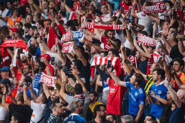 ISTANBUL, TURKEY - 14 AĞUSTUSTOS 2019: UEFA Süper Kupası Liverpool Liverpool futbol maçı sırasında Vodafone Arena 'da Liverpool FC taraftarları