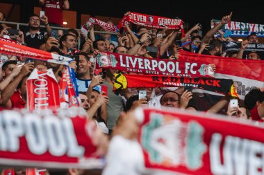 ISTANBUL, TURKEY - 14 AĞUSTUSTOS 2019: UEFA Süper Kupası Liverpool Liverpool futbol maçı sırasında Vodafone Arena 'da Liverpool FC taraftarları