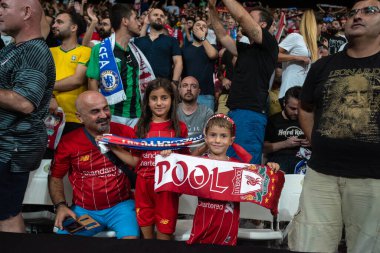 ISTANBUL, TURKEY - 14 AĞUSTUSTOS 2019: UEFA Süper Kupası Liverpool Liverpool futbol maçı sırasında Vodafone Arena 'da Liverpool FC taraftarları