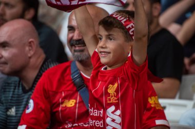 ISTANBUL, TURKEY - 14 AĞUSTUSTOS 2019: UEFA Süper Kupası Liverpool Liverpool futbol maçı sırasında Vodafone Arena 'da Liverpool FC taraftarları