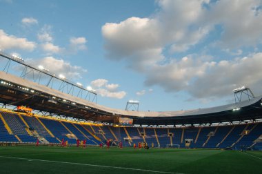 KHARKIV, UKRAINE - 24 Haziran 2020: Metallist-1925 - Metalurg maçından önce Metalist Stadyumu