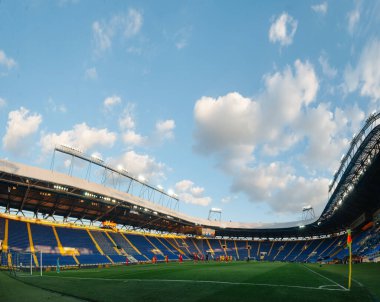 KHARKIV, UKRAINE - 24 Haziran 2020: Metallist-1925 - Metalurg maçından önce Metalist Stadyumu