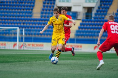 Kharkiv, Ukrayna - 24 Haziran 2020: Ukrayna PFL Metallist-1925 - Metalurg futbol karşılaşması 