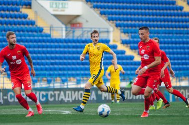 Kharkiv, Ukrayna - 24 Haziran 2020: Ukrayna PFL Metallist-1925 - Metalurg futbol karşılaşması 