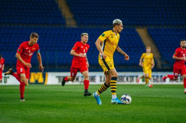 Kharkiv, Ukrayna - 24 Haziran 2020: Ukrayna PFL Metallist-1925 - Metalurg futbol karşılaşması 