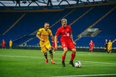 Kharkiv, Ukrayna - 24 Haziran 2020: Ukrayna PFL Metallist-1925 - Metalurg futbol karşılaşması 