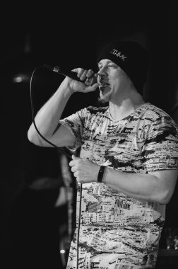 KHARKIV, UKRAINE - 11 Nisan 2019: Fozzy, rap grubu TNMK 'nin şarkıcısı