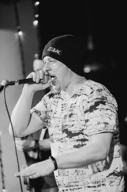 KHARKIV, UKRAINE - 11 Nisan 2019: Fozzy, rap grubu TNMK 'nin şarkıcısı