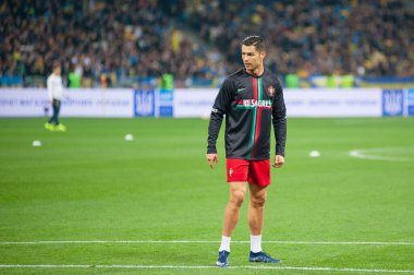 Kyiv, Ukrayna - 14 Ekim 2019: EURO 2020 eleme maçından önce en iyi futbolcu Cristiano Ronaldo.