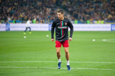 Kyiv, Ukrayna - 14 Ekim 2019: EURO 2020 eleme maçından önce en iyi futbolcu Cristiano Ronaldo.