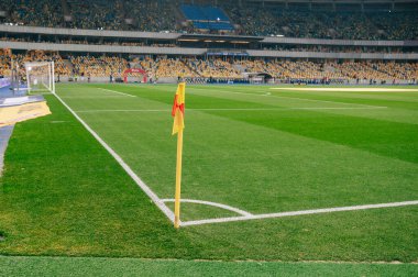 Kyiv, Ukrayna - 14 Ekim 2019: 2020 Ukrayna - Portekiz maçından önce Olimpiyat Stadyumu 'nun köşesindeki bayrak manzarası